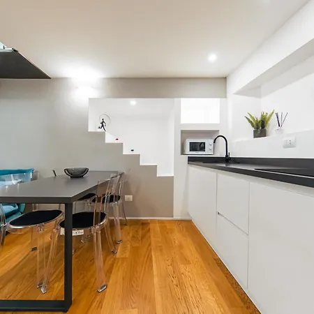 Lilli House - In The Heart Of